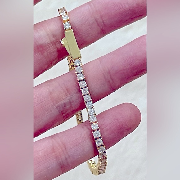 New unworn Sterling Forever 14k gold plated cubic zirconia tennis bracelet - Picture 5 of 5